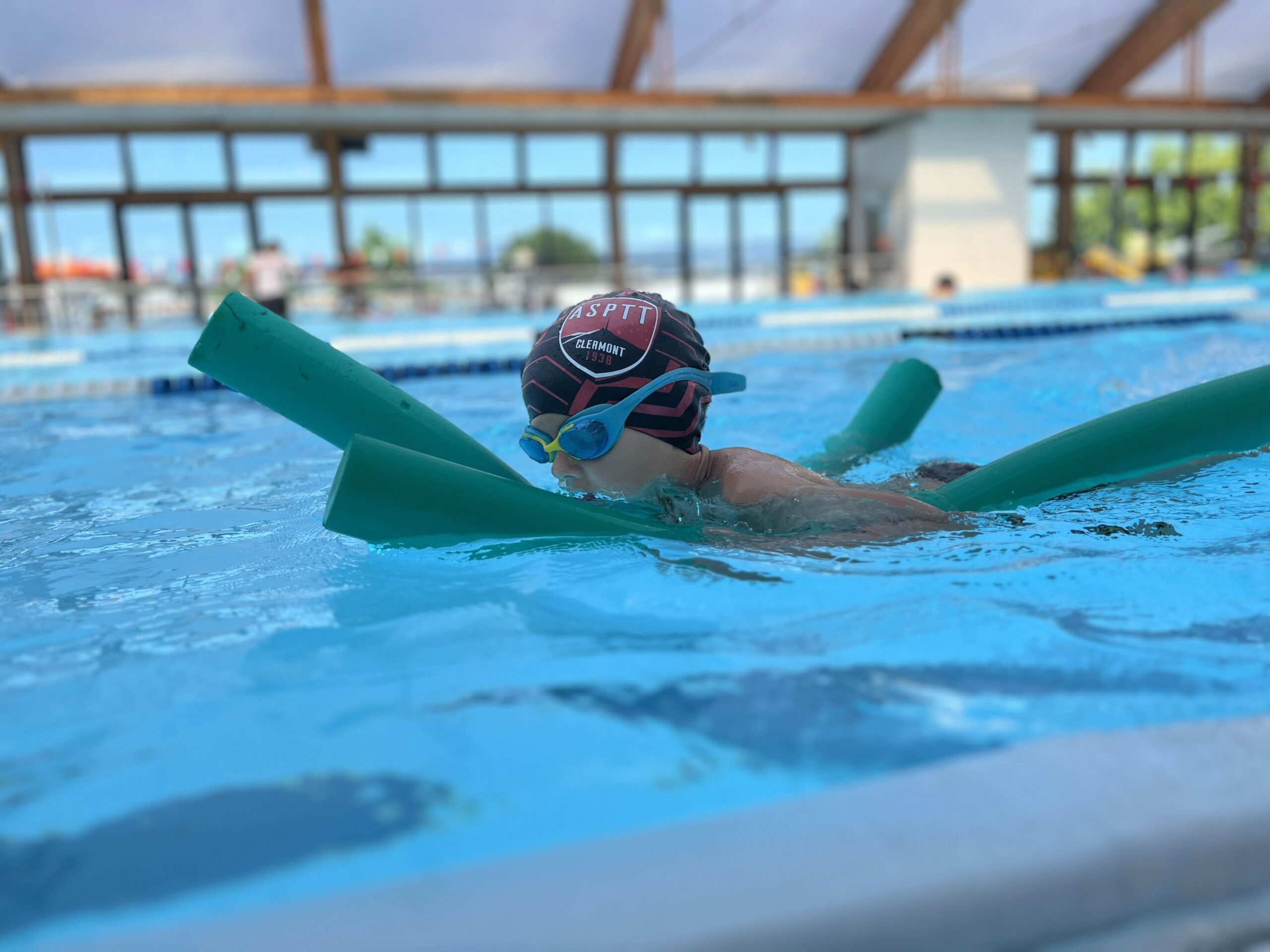 Enfant piscine natation